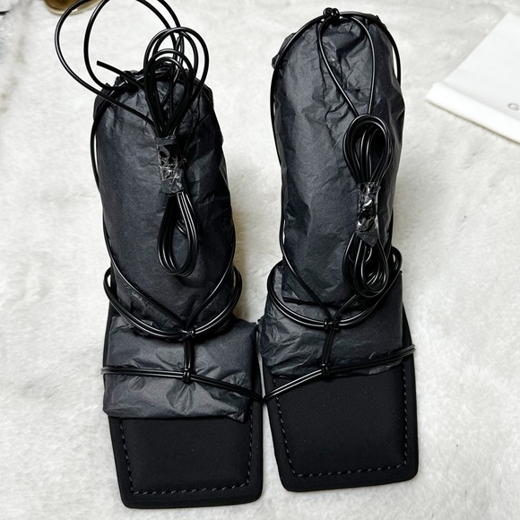 NIB $195 Good American Cage Slanted Strappy Neoprene Heel Sandals Womens 7.5, 10 - Picture 3 of 12